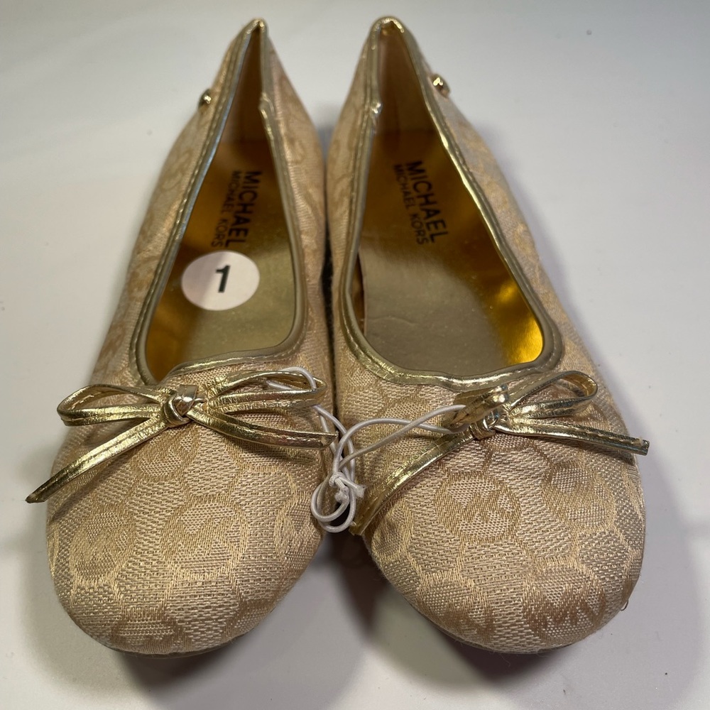 GIRL’S GOLD MICHAEL KOR’S SHOES, SZ 1